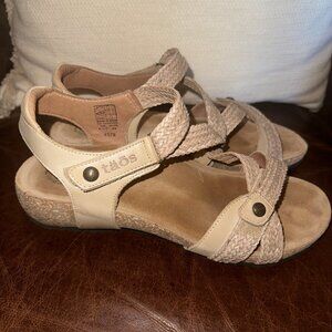 Taos Trulie Sandal - Size 9
